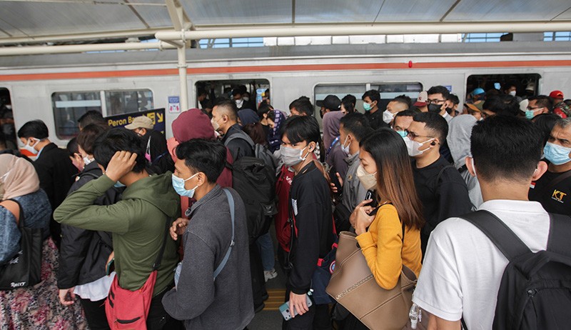  Mulai 17 Juli 2022, Naik Naik KRL dan KA Lokal Wajib Vaksin Covid-19 