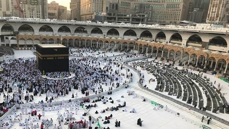 Cuaca Arab Saudi Panas, Jemaah Haji Diminta Bawa Bekal Kurma saat Kelelahan