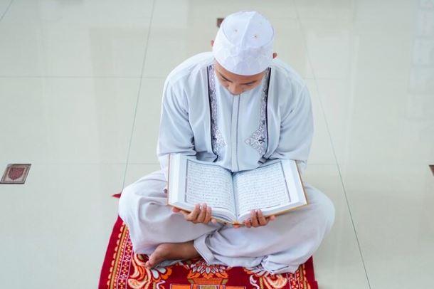 Bacaan Ayat Seribu Dinar Arab Latin dan Artinya, Lengkap dengan Khasiatnya