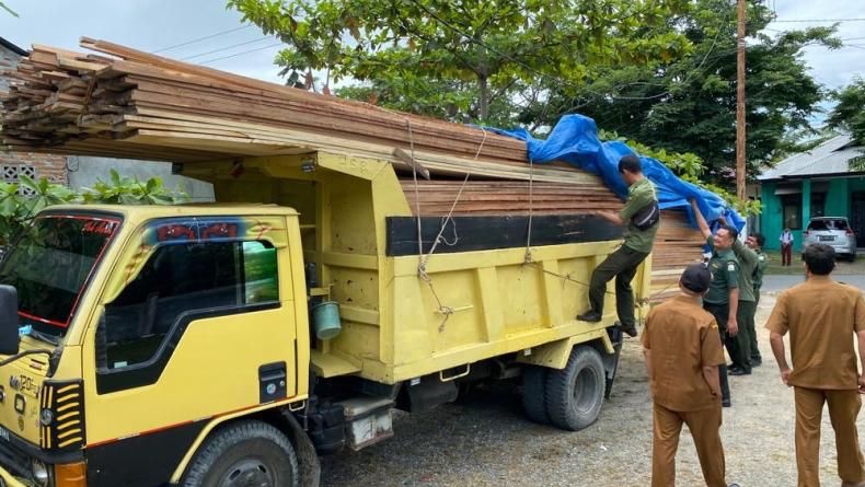 Bawa 9 Kubik Kayu Ilegal, Truk di Aceh Barat Dikandangkan Polisi Hutan