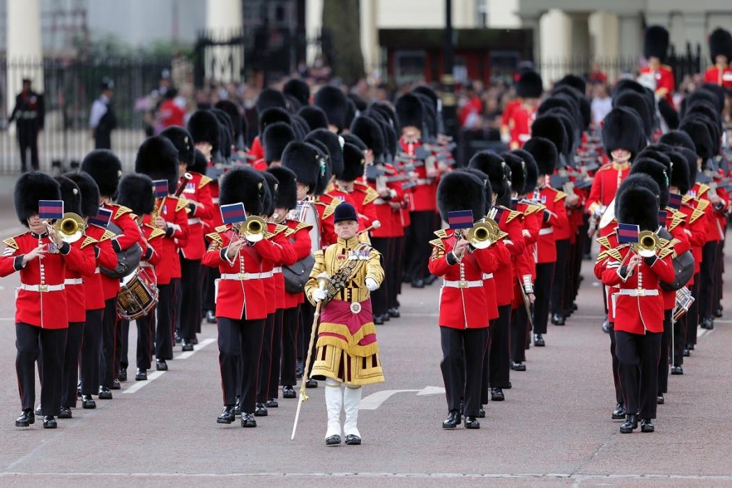 Nekat Ganggu Parade Militer Ratu Elizabeth, 2 Orang Ditangkap Polisi