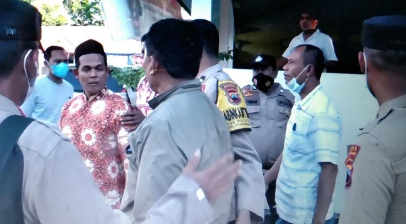  Hendak Laporkan Kades Selingkuh, Puluhan Warga Pulutan dan Sekdes Nyaris Baku Hantam