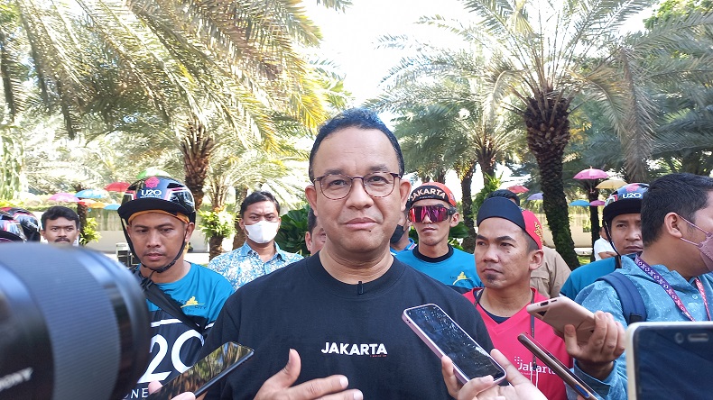 Anies Ingatkan PKL Boleh Berjualan saat CFD tapi Hanya di Trotoar