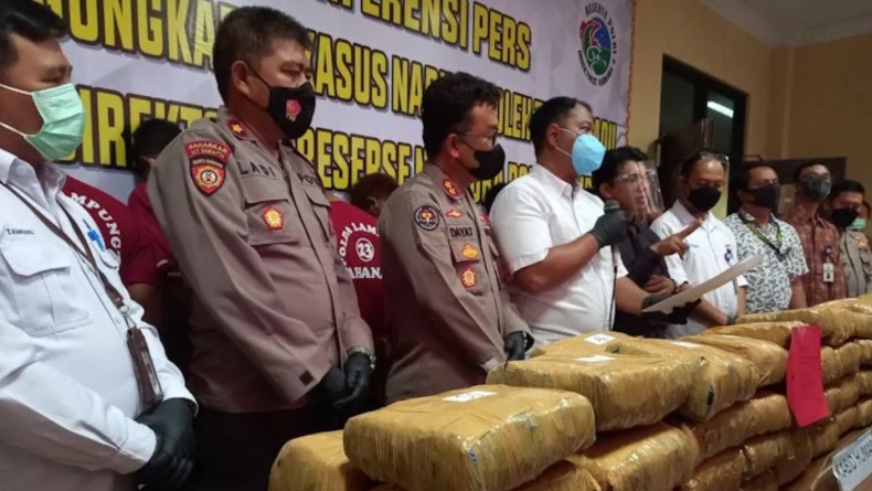 Polda Lampung Gagalkan Pengiriman 69 Kg Ganja Tujuan Bekasi