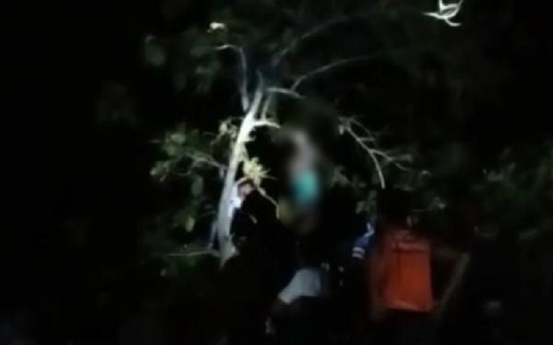Warga Bima Geger, Mayat Pria Ditemukan Tergantung di Pohon Jati
