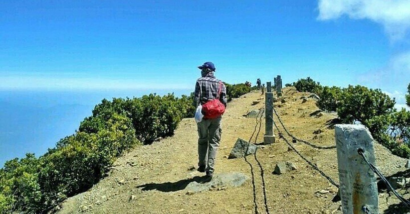6 Gunung Dekat Jakarta, Cocok untuk Healing maupun Hiking! 