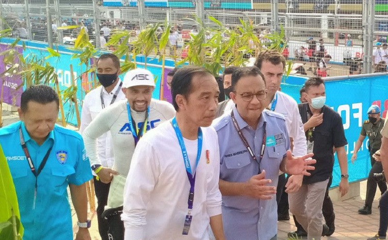 Didampingi Anies hingga Sandiaga Uno, Jokowi Sapa Kru dan Pembalap Formula E