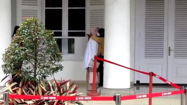 Para Pejabat Takziah ke Rumah Dinas Gubernur Jabar, Isak Tangis Pecah di Gedung Pakuan