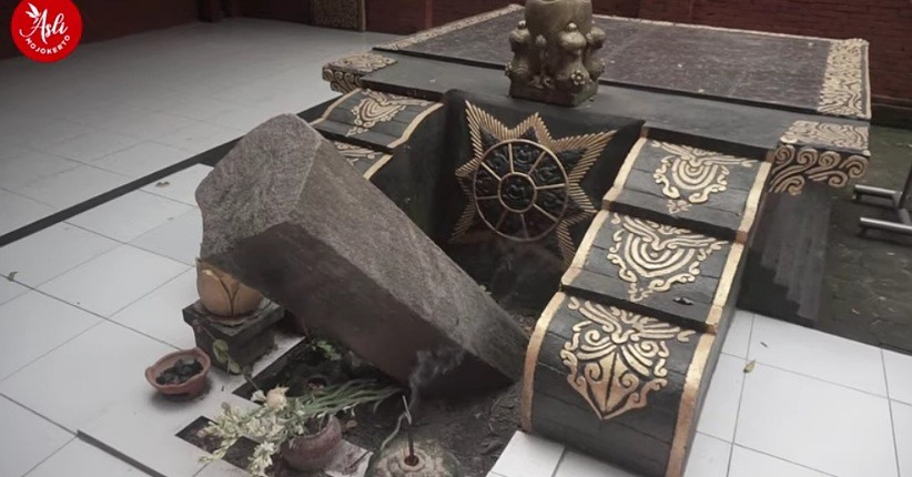 Misteri Batu yang Tertancap di Mojokerto, Tidak Bisa Dicabut Pakai Alat Berat  