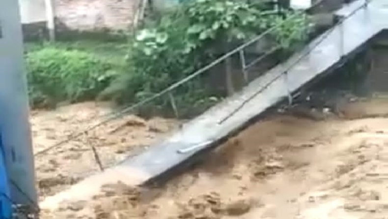 Hujan Lebat Picu Sungai Meluap, Pasirjambu dan Ciwidey Bandung Diterjang Banjir Bandang