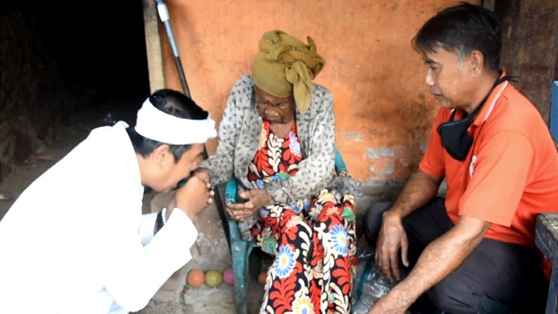 Mak Altih Nenek Berusia 120 Tahun di Subang Masih Giat Cari Rongsok, Dedi Mulyadi Takjub