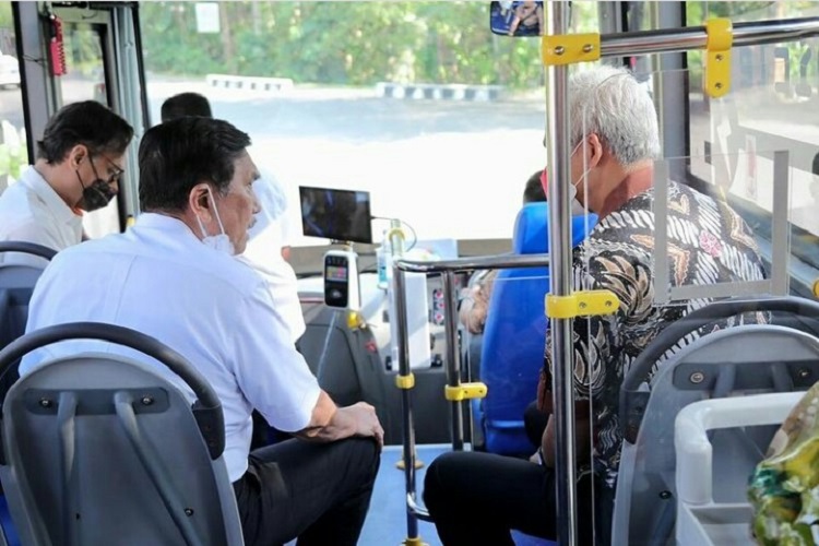 Luhut Targetkan Kendaraan Listrik Berlaku di Seluruh Destinasi Super Prioritas pada 2023