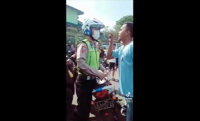 Viral Sopir Pikap di Bondowoso Tantang Adu Jotos Polisi, Ini Penyebabnya 