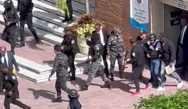 Mengerikan, Menteri Ini Ditembak Mati di Kantornya