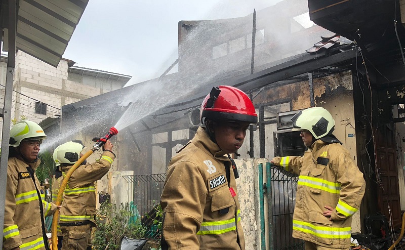 Kebakaran Hanguskan Rumah 2 Lantai di Kembangan, Diduga akibat Korsleting Listrik