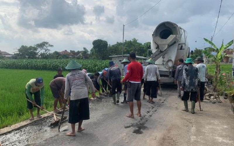 Orang Kaya Ponorogo Bikin Heboh, Sumbang Uang Rp420 Juta untuk Bangun Jalan Desa