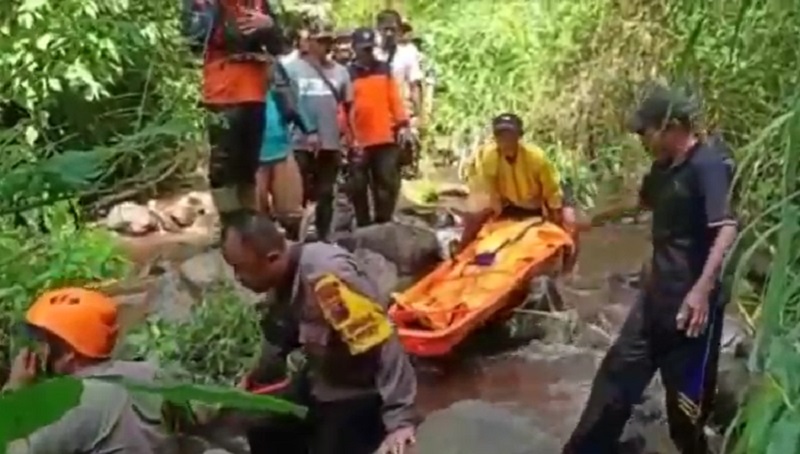 Asyik Foto, Wisatawan di Pasuruan Tewas Jatuh dari Tebing 151 Meter