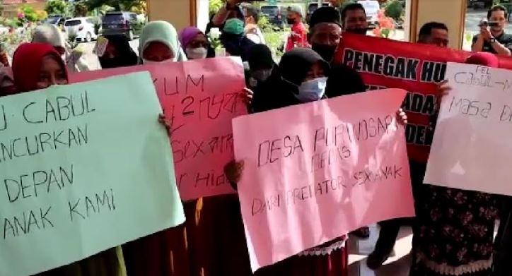 Keluarga Korban Desak Oknum Pengasuh Pondok Pesantren Cabuli 6 Santriwati Dihukum Berat