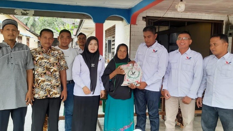 HUT ke-7, DPD Perindo Labuhanbatu Utara Berikan Sembako Gratis ke Masyarakat