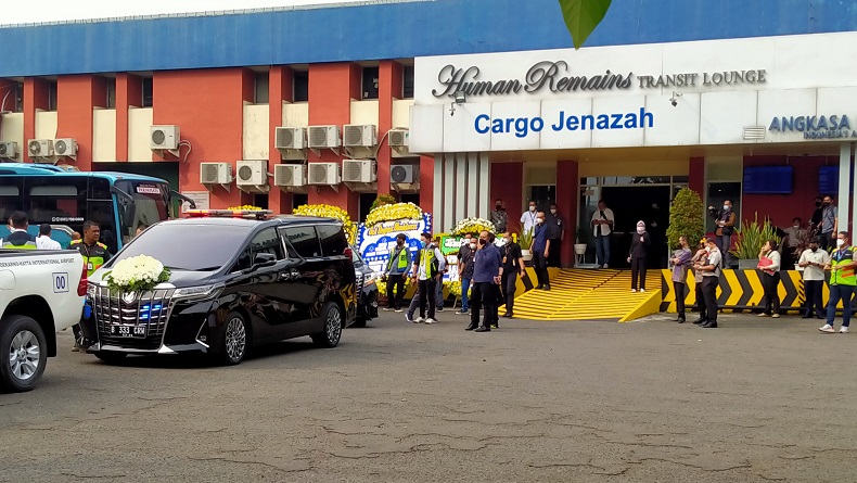 Jenazah Emmeril Kahn Mumtadz Akhirnya Tiba di Bandara Soetta