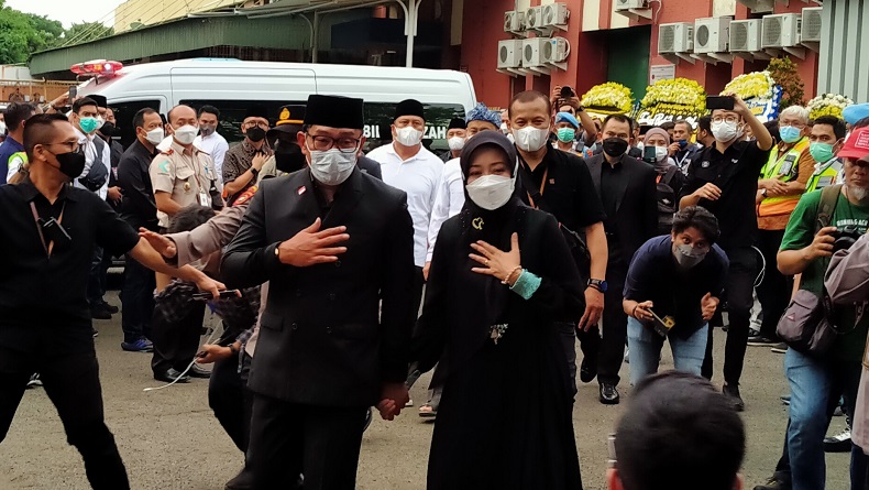 Berangkat ke Bandung, Ridwan Kamil Dampingi Jenazah Eril di Ambulans