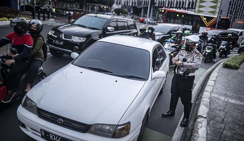 76 Kendaraan Kena Tilang di Hari Pertama Penerapan Sanksi Ganjil Genap di 13 Titik