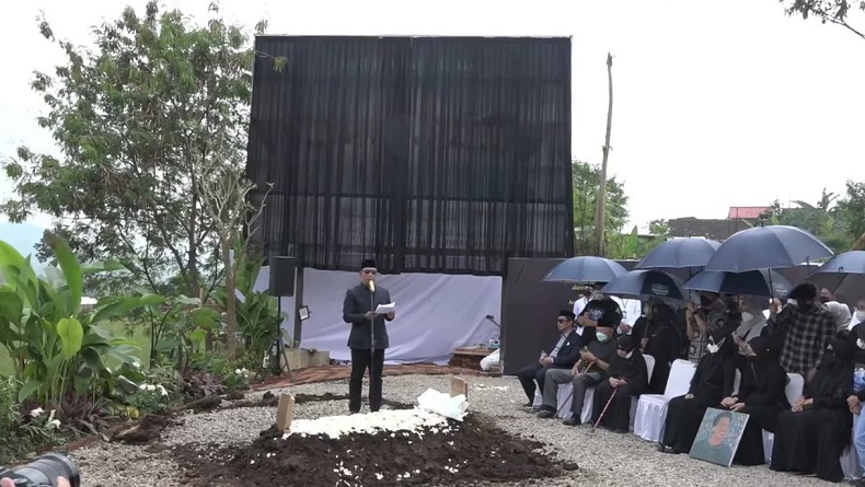 Menyayat Hati, Ini Untaian Kata Ridwan Kamil saat Prosesi Pemakaman Putranya Eril