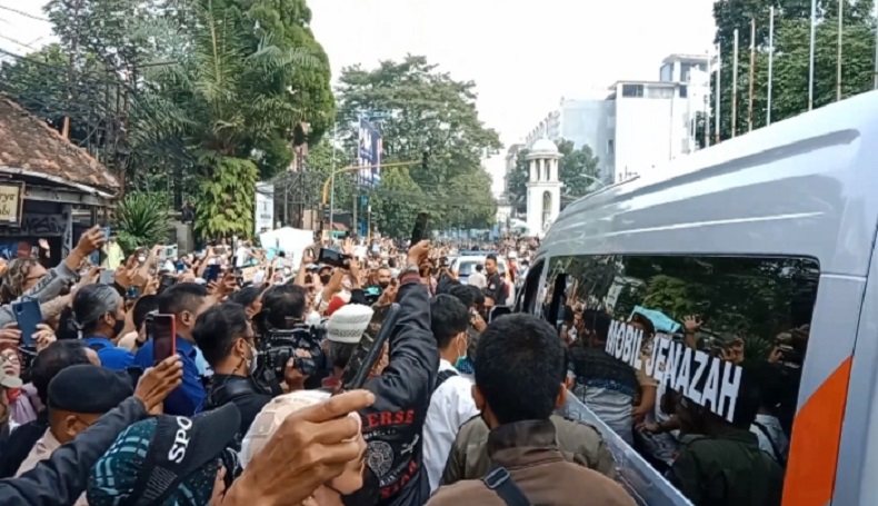 Ribuan Warga Padati Jalan Kebon Kawung, Lepas Eril ke Peristirahatan Terakhir 