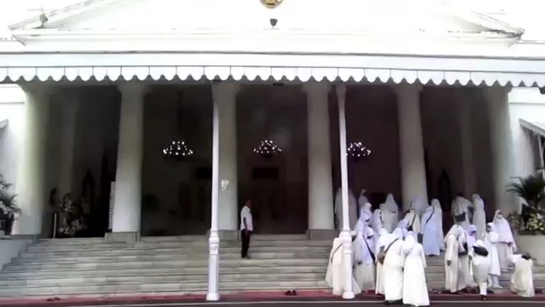 8.000 Orang Ikut Pengajian dan Takziah di Gedung Pakuan, Elpi: Eril Jadi Guru Kami