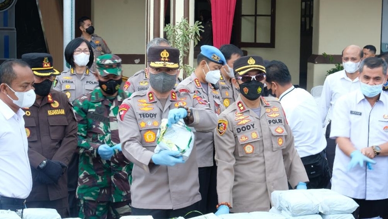 Kapolda Sumbar Musnahkan 35 Kg Sabu di Mapolres Bukittinggi