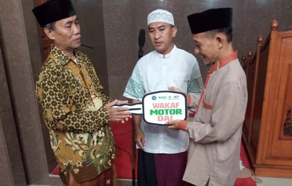 Sepeda Motor Wakaf Luaskan dan Mudahkan Mobilitas Ustaz Fatkhudin Berdakwah