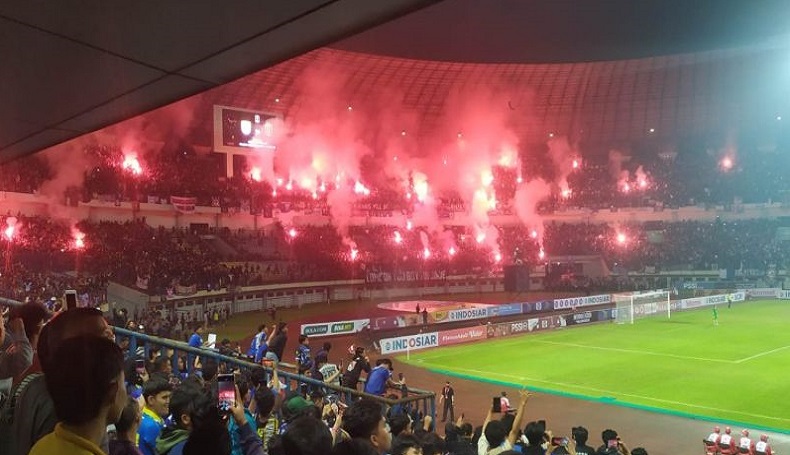 Piala Presiden Terancam Tak Berlanjut di GBLA jika Penonton Nyalakan Suar saat Laga