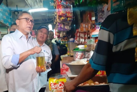 Mendag Zulhas: Minyak Goreng Curah Dikemas Sederhana Butuh Waktu 2-5 Bulan