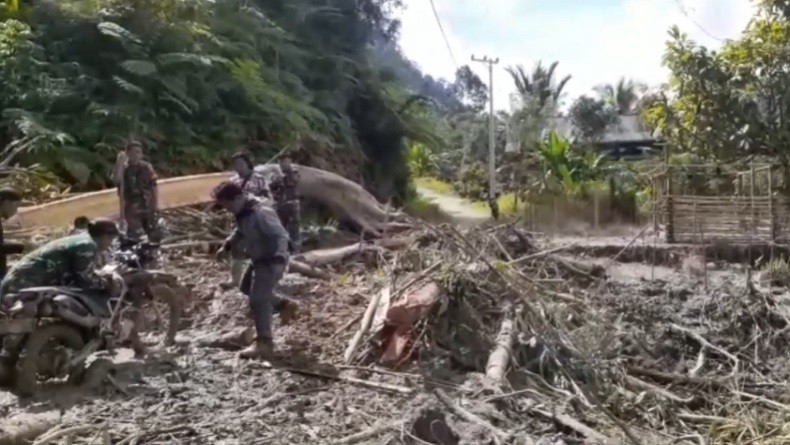 Longsor Tutup Jalur Utama, 3 Desa di Mamasa Sulbar Terisolasi