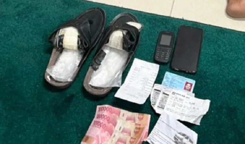 Ini Penampakan Sabu 1 Kg Disembunyikan di Sandal Kurir Narkotika Jaringan Sumatera