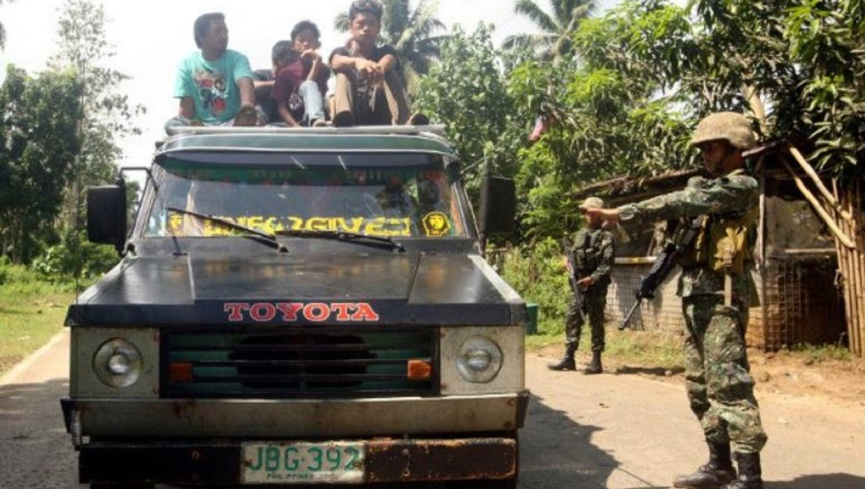 2 Militan Pemenggal Kepala 3 Turis Asing Menyerahkan Diri 