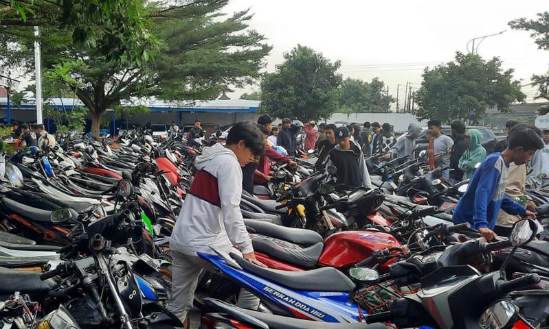 Polisi Bubarkan Balap Liar di Ungaran, Amankan Ratusan Motor dan 1 Mobil 