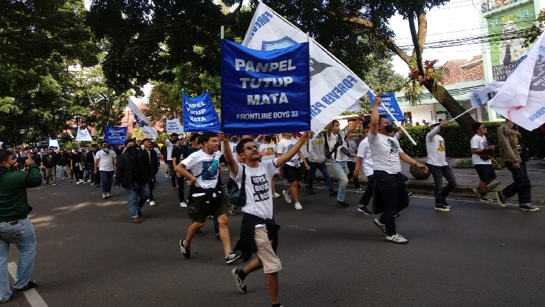 Buntut 2 Bobotoh Tewas di GBLA, Ratusan Suporter Geruduk Graha Persib Bandung