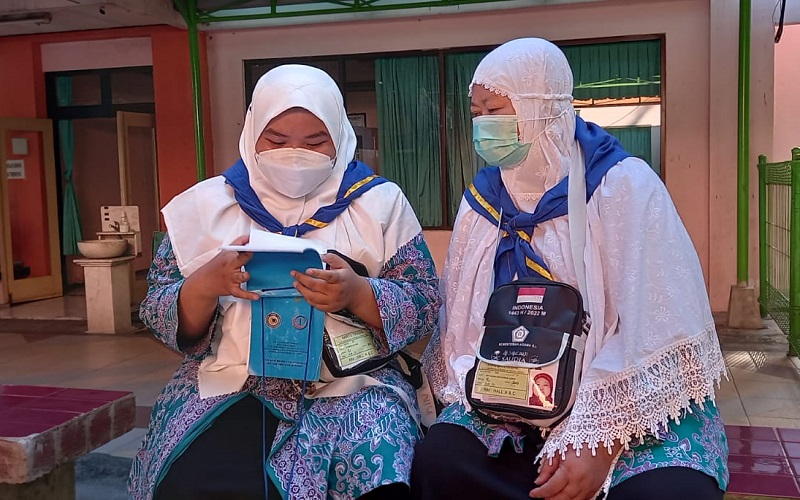 Cerita Nisa Jemaah Haji Termuda asal Sidoarjo, Pergi ke Makkah Gantikan Ayah yang Wafat