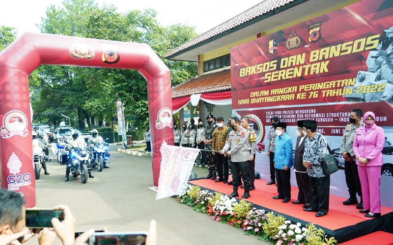 Sambut HUT Ke-76 Bhayangkara, Polda Jabar Sebar Ribuan Paket Sembako