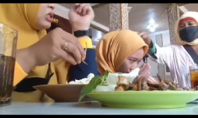 Viral Pengemis Jendul Kepala Pengunjung Rumah Makan karena Tak Diberi Uang 