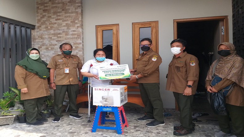 Perhutani Surakarta Salurkan Bantuan Mesin Obras untuk Penyandang Disabilitas