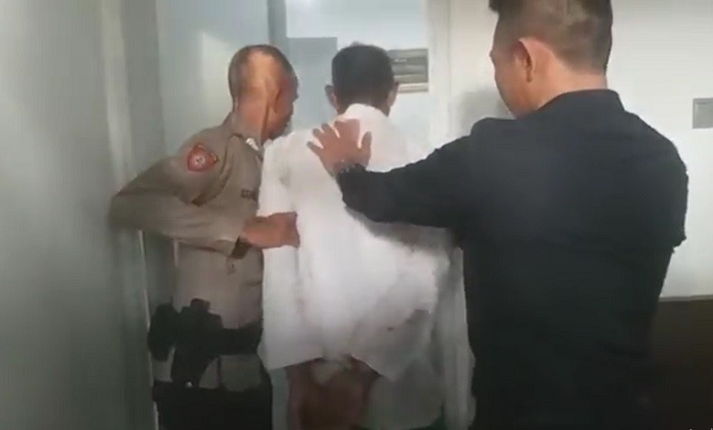 Dukun Bersimbah Darah Dikeroyok Warga usai Tepergok Cabuli Gadis Tuna Netra