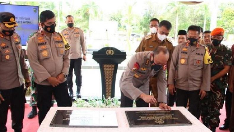 Jaga Pulau Terluar, Komjen Agung Budi Maryoto Resmikan Polsek Pulau Laut di Natuna
