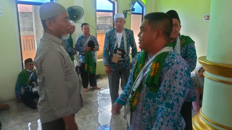 Dapat Kabar Bus Calon Jemaah Haji Nyaris Masuk Jurang, Bupati Merangin Meluncur ke Lokasi