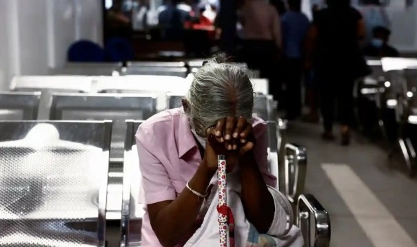 Sri Lanka Bangkrut, Warga Antre Berhari-hari Bikin Paspor untuk Kerja di Luar Negeri