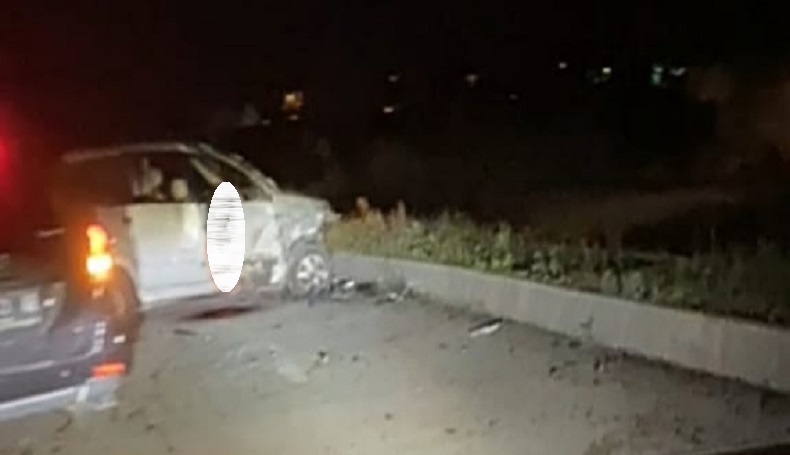 Ngeri, Sopir Menggantung di Pintu Usai Xenia Tabrak Pembatas Jalan di Garut