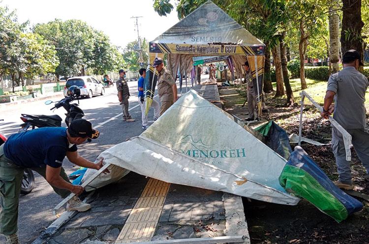 Tenda Tak Dibongkar, Satpol PP Kulonprogo Tertibkan Lapak PKL Alwa Sisi Barat