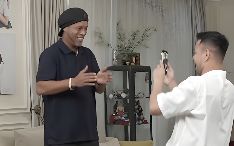 Heboh Ronaldinho Joget Shopee COD, Ada Apa?