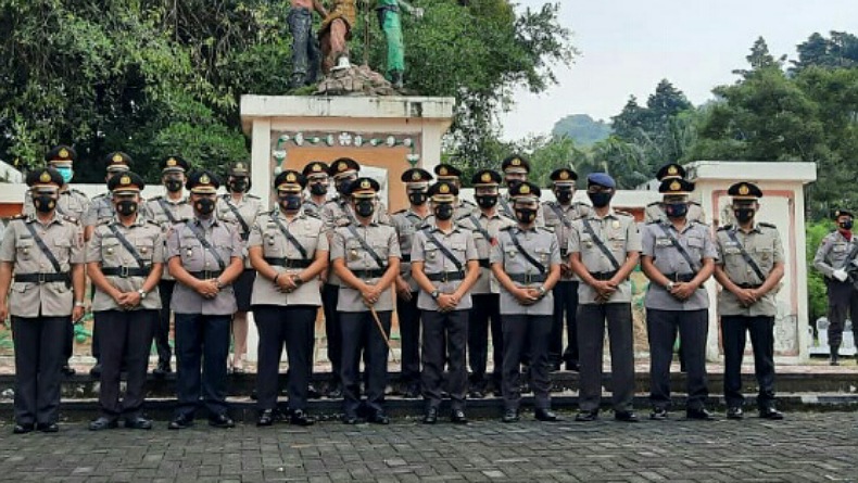 Peringati Hari Bhayangkara ke-76, Polres Kotamobagu Ziarah ke Taman Makam Pahlawan